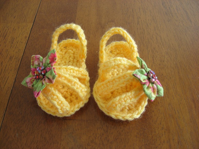 Crochet Baby Sandals | CraftySandals.com